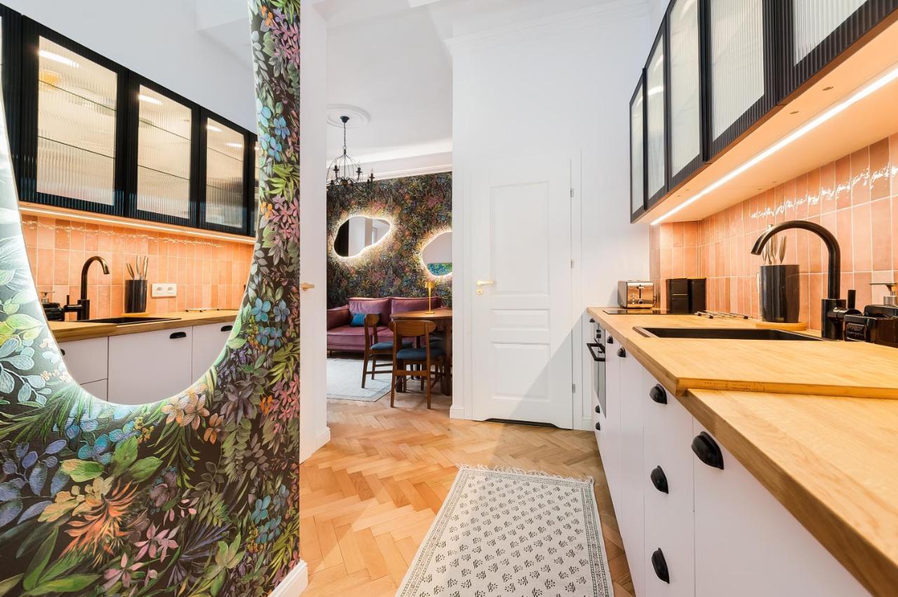 Flora Design Old Town- Free Parking Apartment Krakow Luaran gambar